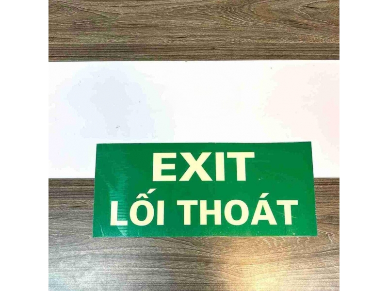 Biển exit dạ quang tự phát sáng